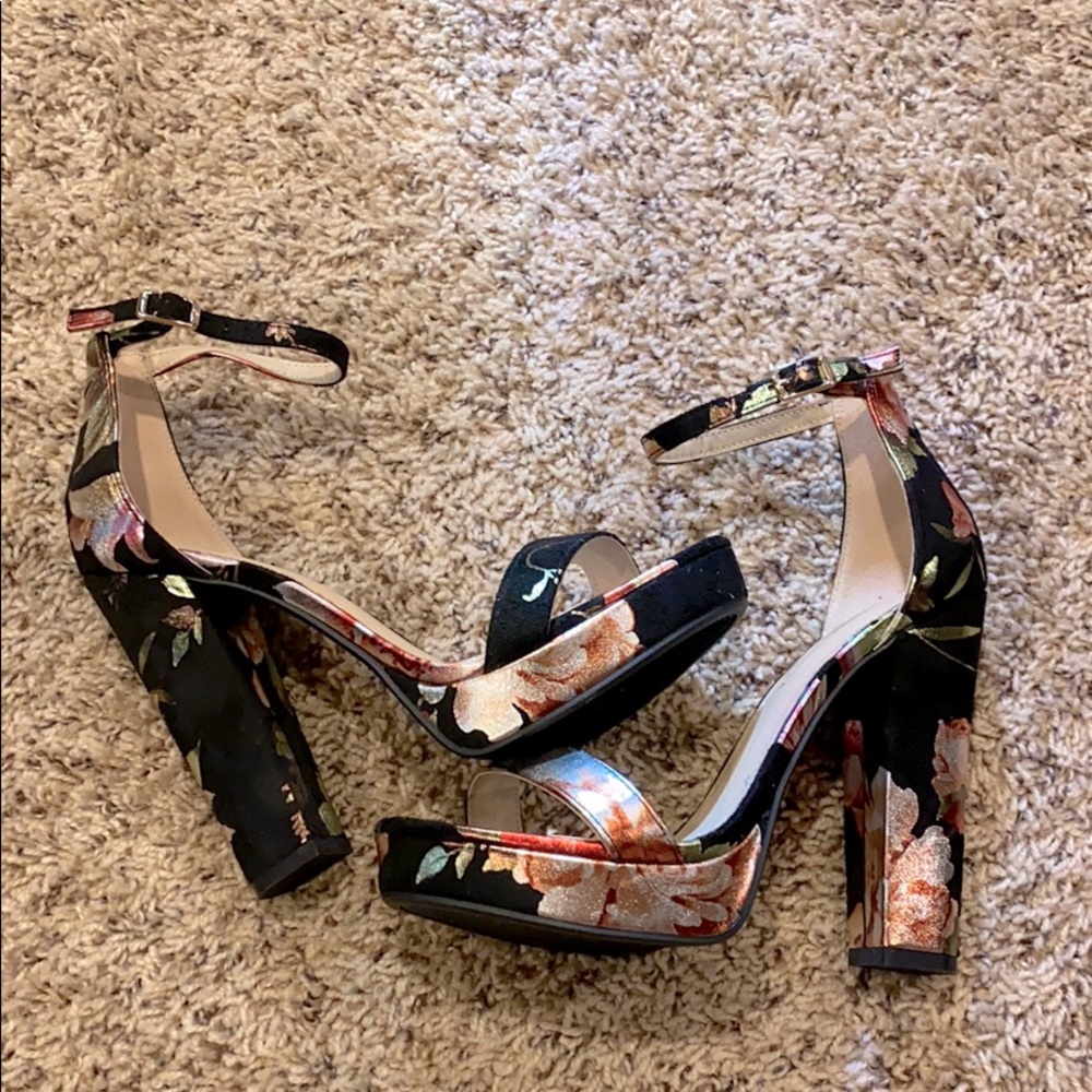 Black floral heel